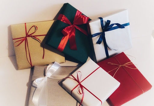Почему мы упаковываем подарки?