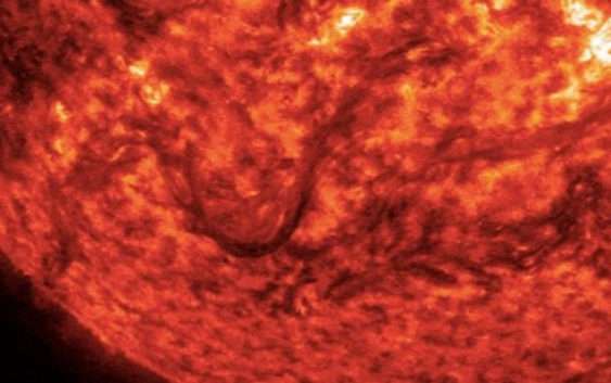 Дійде до Землі. На Сонці утворився величезний вогняний каньйон, внаслідок вибуху — неймовірне відео
