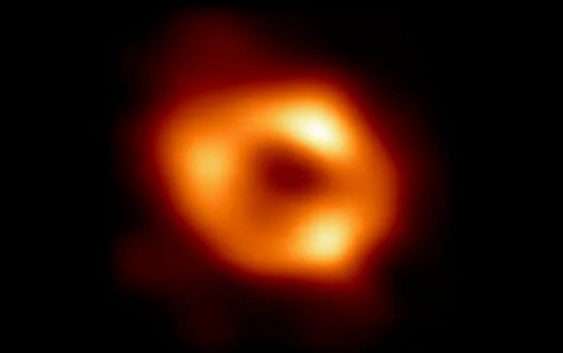 Космічне чудовисько. Вчені вперше виміряли масу чорної діри, що знаходиться в центрі нашої галактики