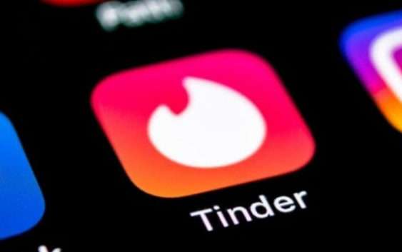 Удар по Tinder. Молодь повернулась до побачень без застосунків — дослідження