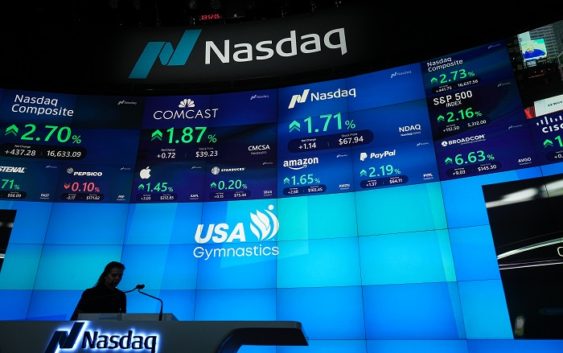 Dow Jones вырос и обновил рекордный максимум, Nasdaq снизился