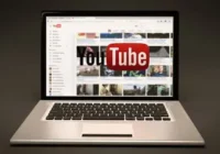 YouTube замедлили в России почти в 10 раз: аудитория сервиса сократилась в два раза