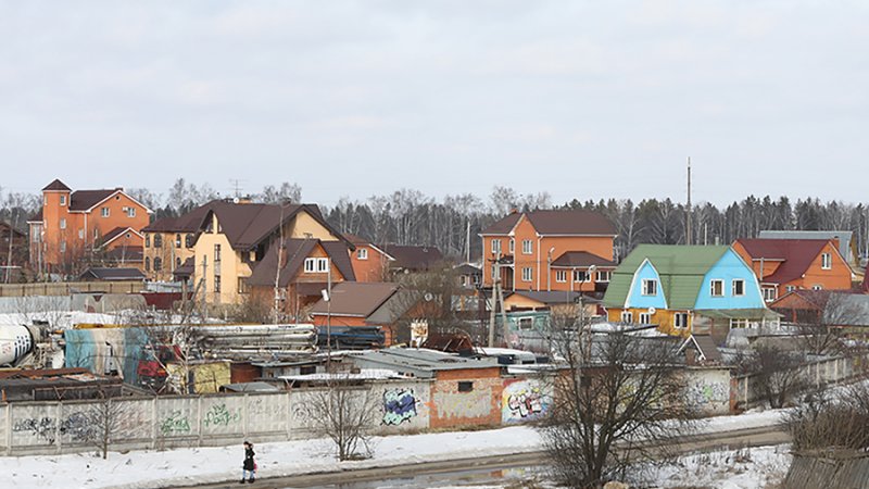 Спрос на загородное жилье в России вырос на 4%