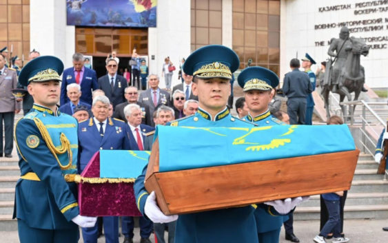 Останки казахстанцев-участников Великой Отечественной войны передали родным в Астане