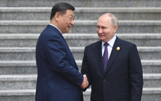 Си Цзиньпин в мае будет основным гостем в Москве, сообщил Путин