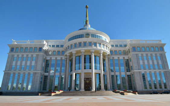 Токаев направил телеграмму соболезнования президенту Ирана в связи с трагедией в порту