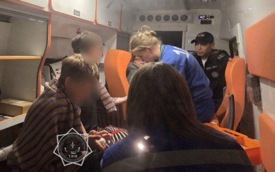 Унесенные ветром: двоих детей на катамаране спасли сотрудники МЧС