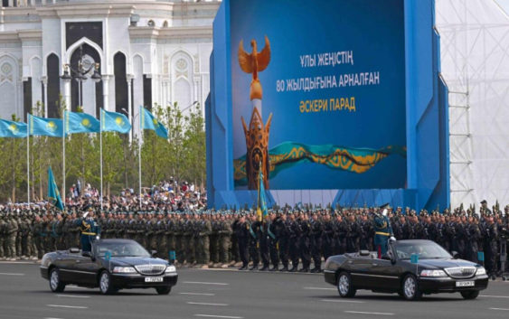 Парад Победы в Астане собрал свыше 5 тысяч гостей на трибунах и миллионы зрителей онлайн