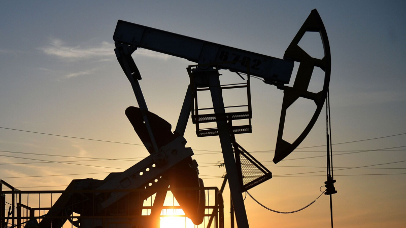 Цены на нефть выросли на 13% на фоне ударов Израиля по Ирану